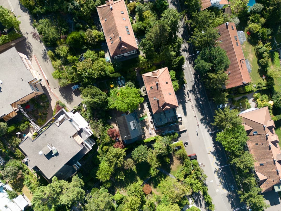 VIVĀN SIGNATURE Compact in Zürich-Wipkingen: die kleine Baufläche aus der Vogelperspektive