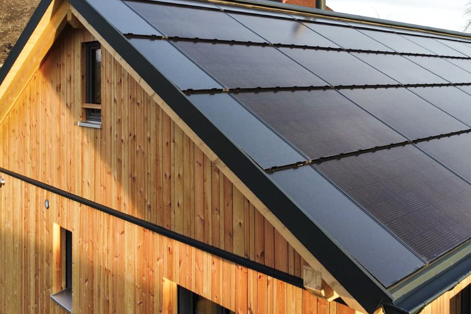 ZINIPI 3-ModulHaus in Gallenkirch AG: Indach-Photovoltaik auf der Südseite des Satteldachs