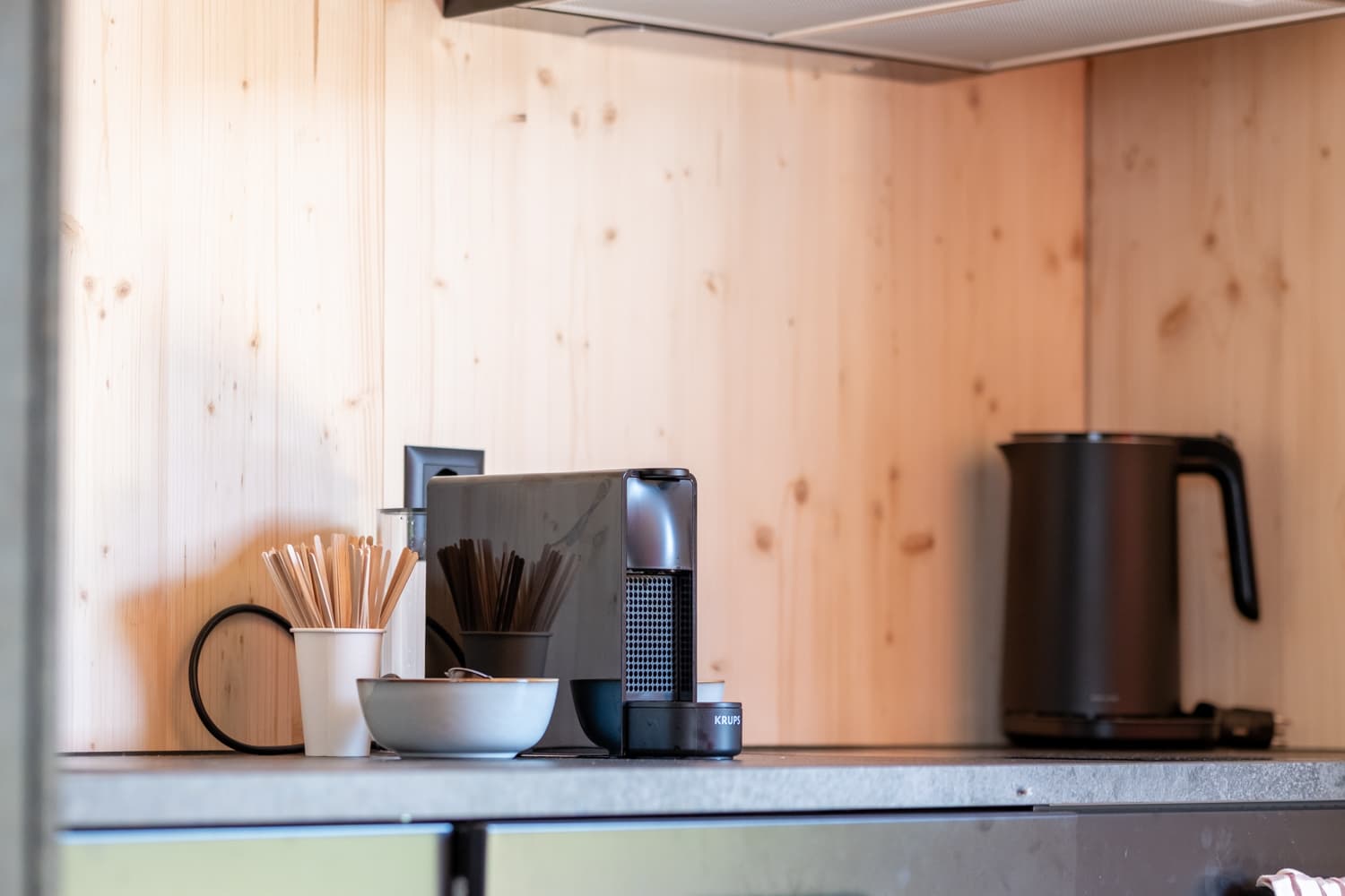 VIVĀN ELEMENT SwissBijou in Stans: Kaffeestation in der Küche