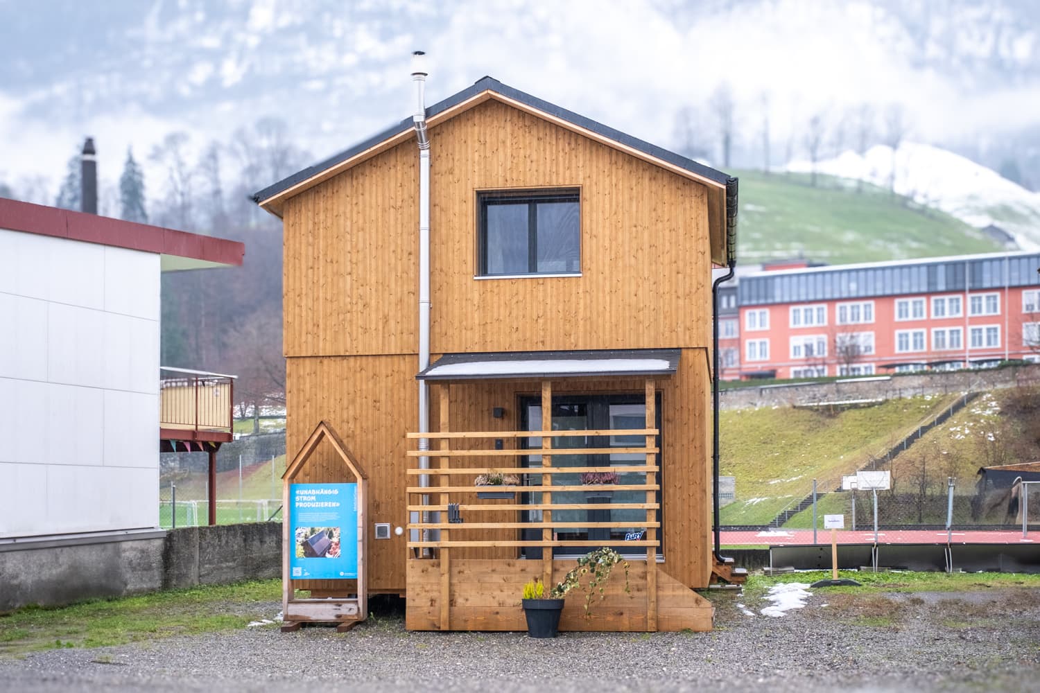 VIVĀN ELEMENT SwissBijou in Stans: das Haus in Stans im Winter