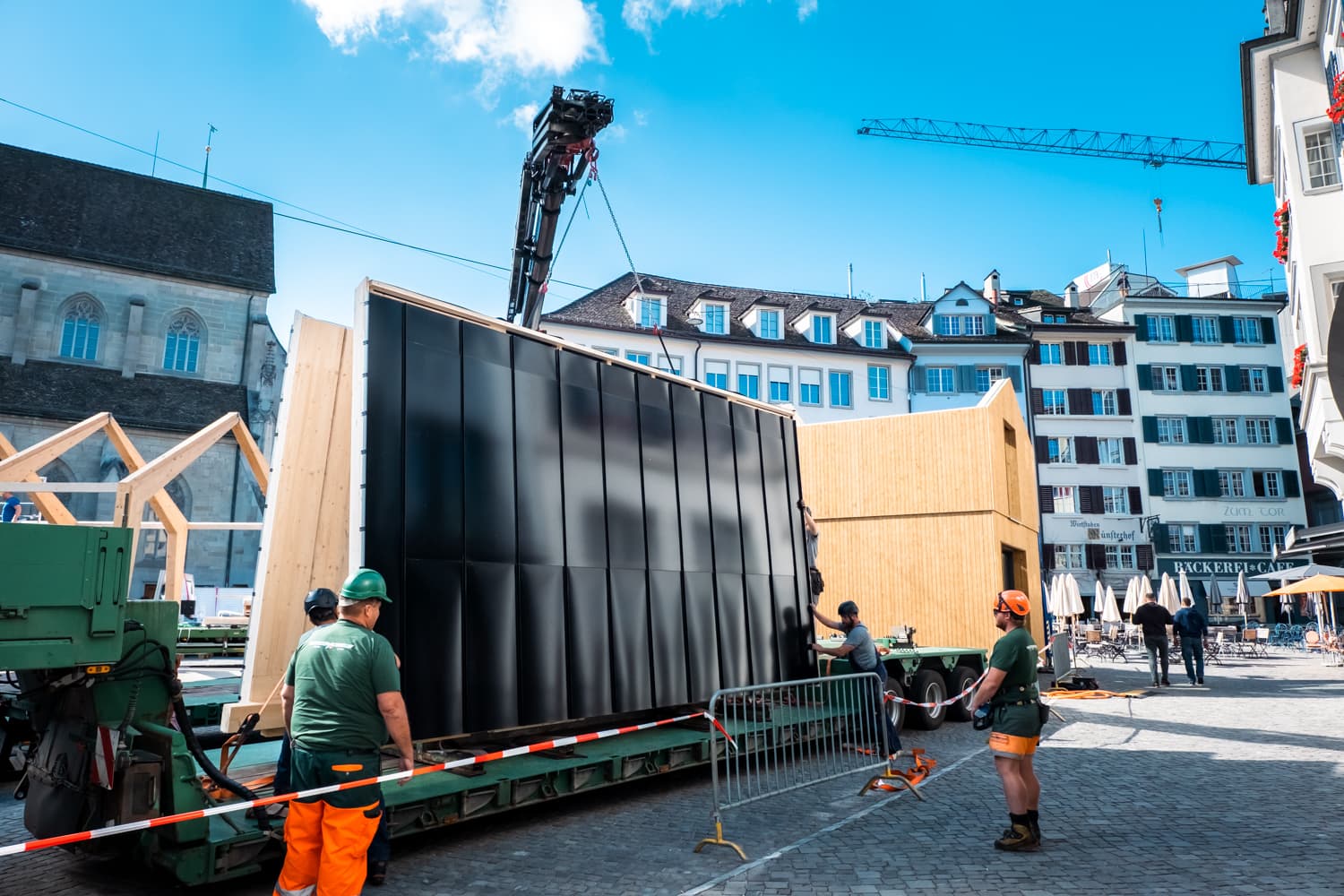 VIVĀN ELEMENT SwissBijou: Montage des Solardachs