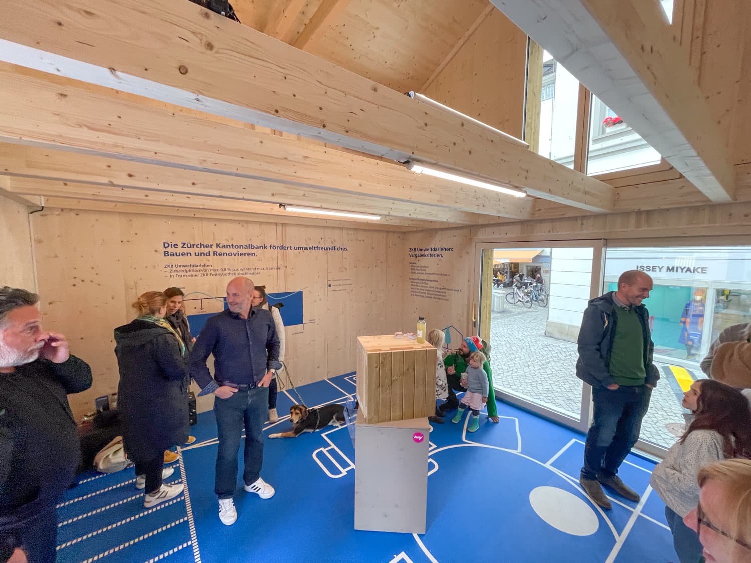 VIVĀN ELEMENT SwissBijou: Ausstellung im Innern des SwissBijou