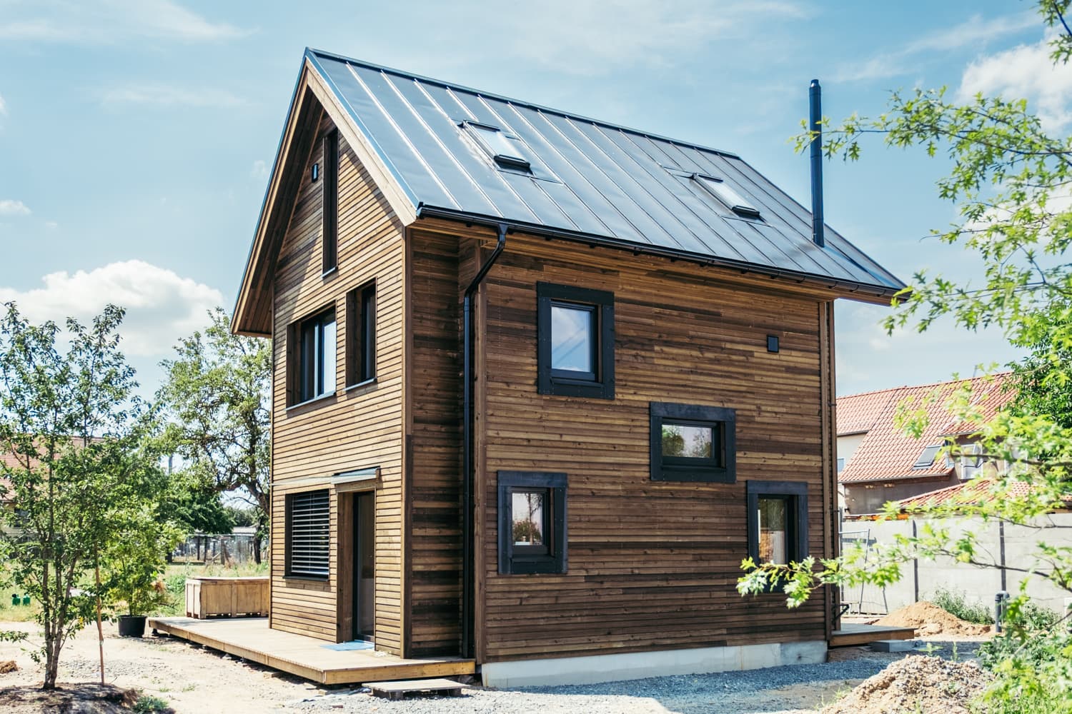 VIVĀN SIGNATURE Compact in Zschepplin bei Leipzig: das fertige Haus von der Gartenseite