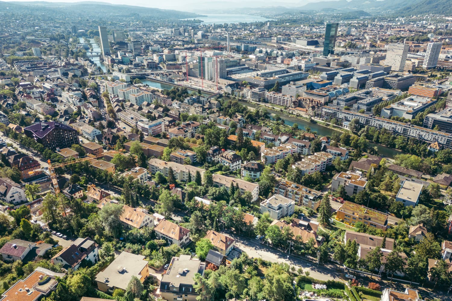 VIVĀN SIGNATURE Compact in Zürich-Wipkingen: Blick über Zürich Richtung See