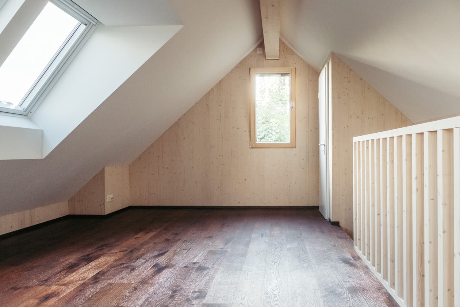 VIVĀN SIGNATURE Compact in Zürich-Wipkingen: Dachgeschoss mit Galerie