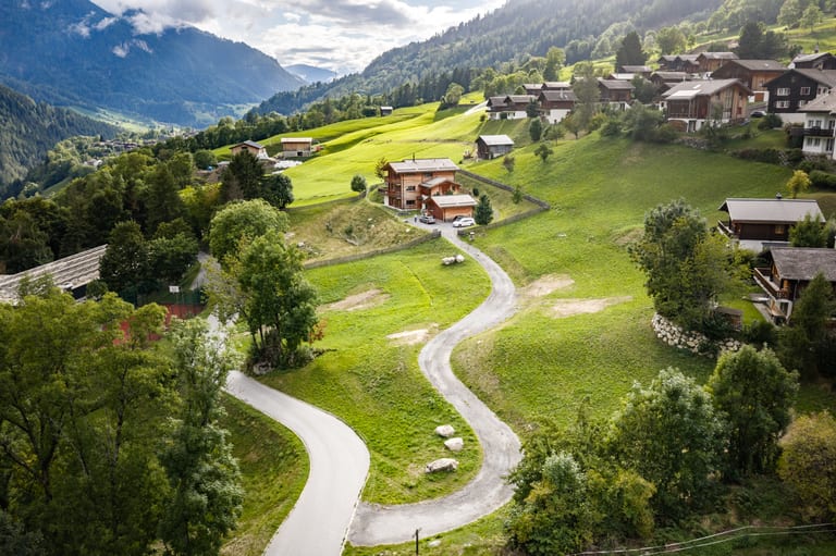 Mondhaus Resort Fiesch: das Grundstück im Granacher vor Baubeginn